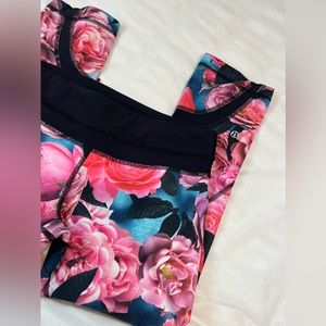 Womens Lululemon Cropped Secret Garden Legging Size 4